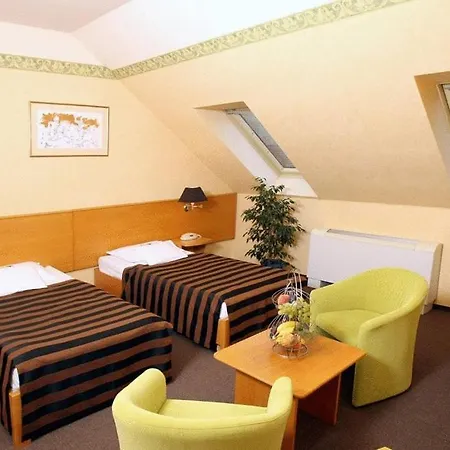 Отель Szent Janos 3*